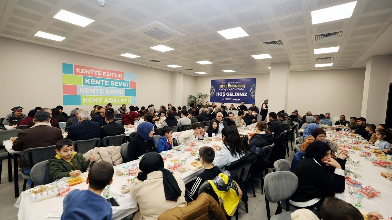 Küçükçekmece’de iftar sofralarına ve Ramazan etkinliklerine yoğun ilgi
