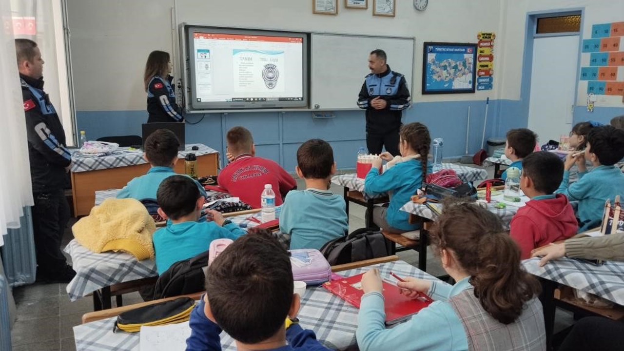 Zabıtadan öğrencilere meslek tanıtımı
