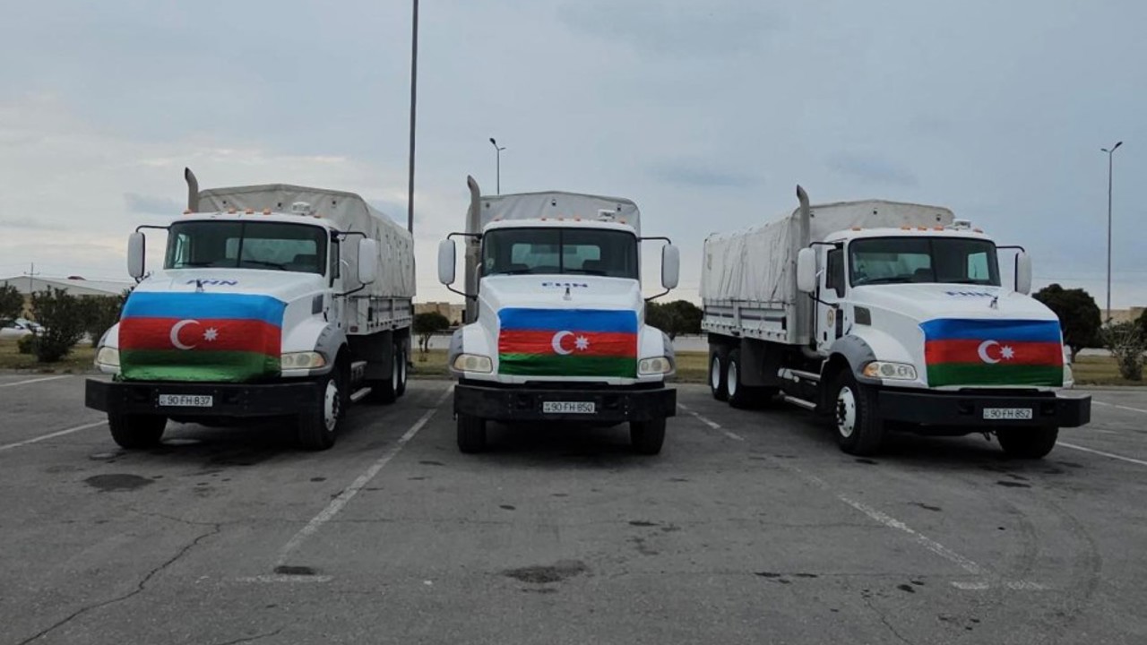 Azerbaycan, İran’a insani yardım gönderdi
