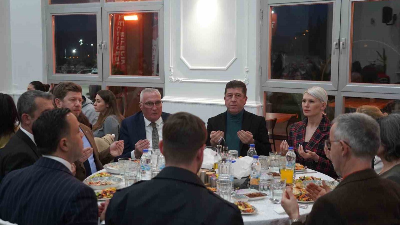 Başkan Subaşı STK temsilci ve üyelerini iftarda ağırladı
