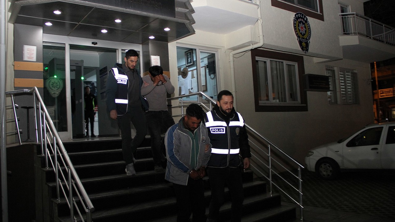 İnşaattan hırsızlık yapan 2 şüpheli tutuklandı
