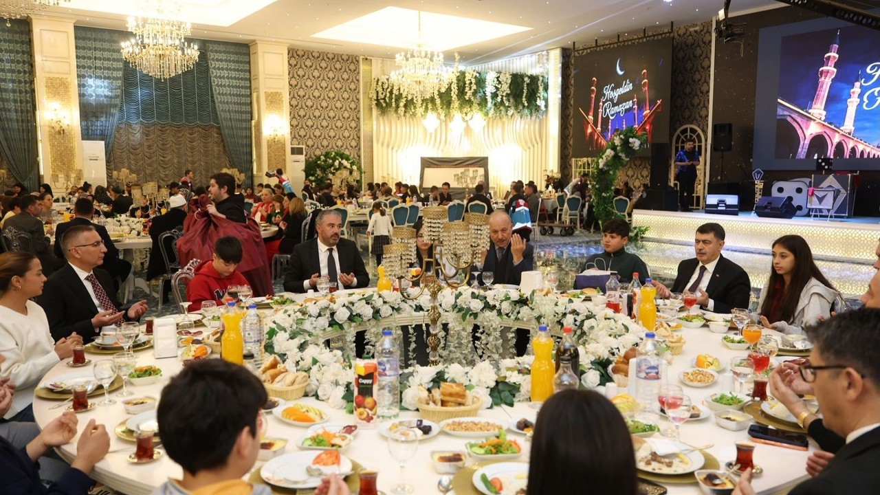 Pursaklar Belediyesi, yetim ve öksüz çocuklarla aynı sofrada
