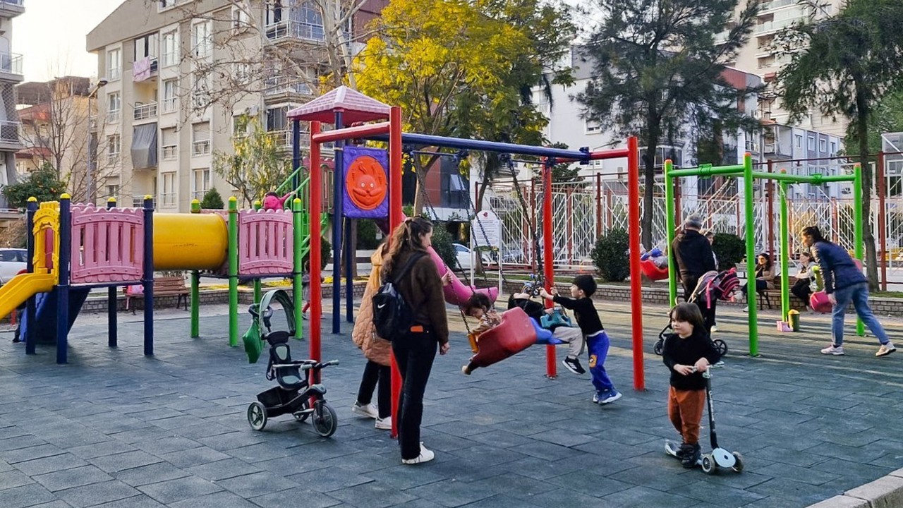 Efeler’in parkları yenileniyor
