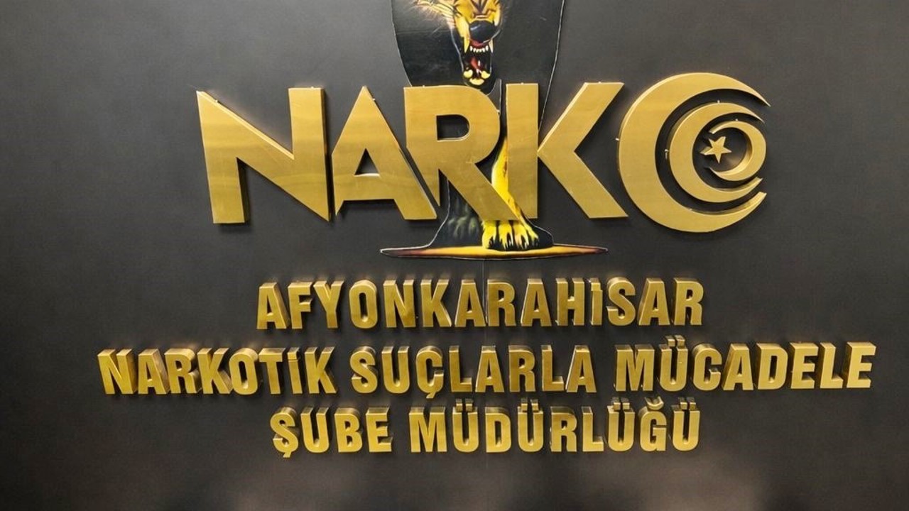 Aracın tamponuna zulalanmış uyuşturucu böyle bulundu
