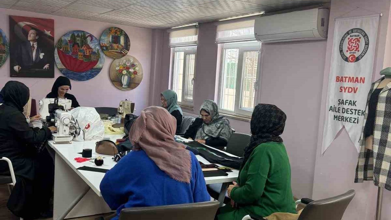 Batman’da kadınlar ilmek ilmek geleceği dokuyor
