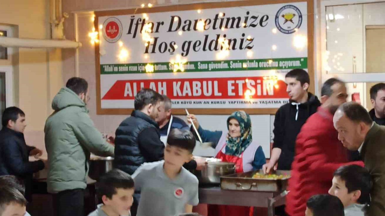 Hafız adayları din görevlileri ile iftar programında bir araya geldiler
