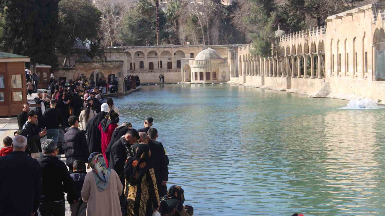 Ramazan ayında Balıklıgöl’e ziyaretçi akını
