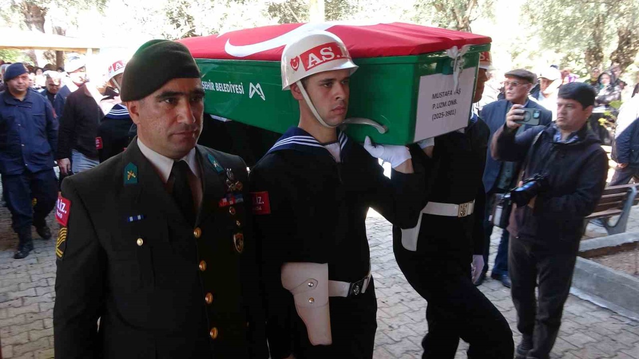 Kıbrıs’ta kazada hayatını kaybeden uzman onbaşı son yolculuğuna uğurlandı
