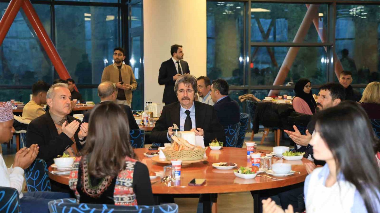 BUÜ’de gönül coğrafyası iftarda buluştu
