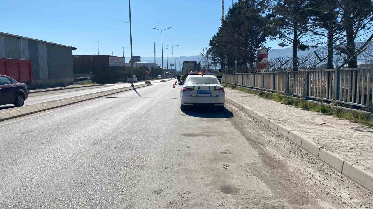 İki tırın arasında feci ölüm
