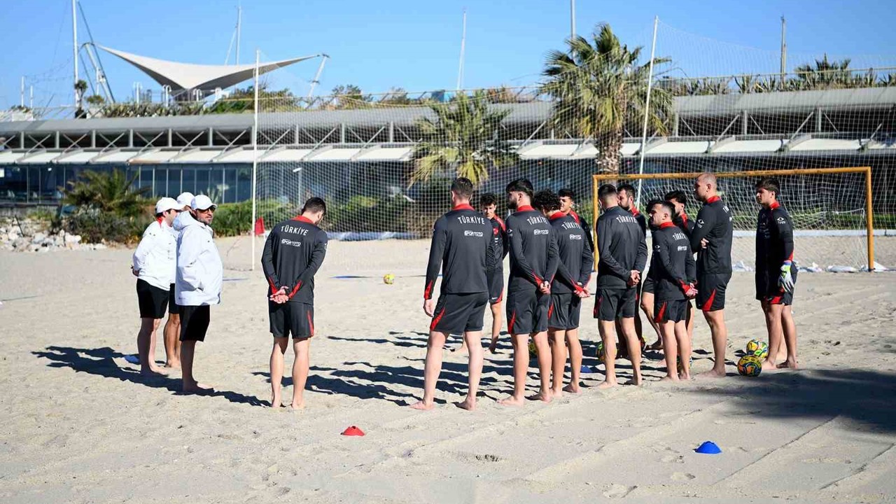 Plaj Futbolu Milli Takımı kamp için Kuşadası’nda

