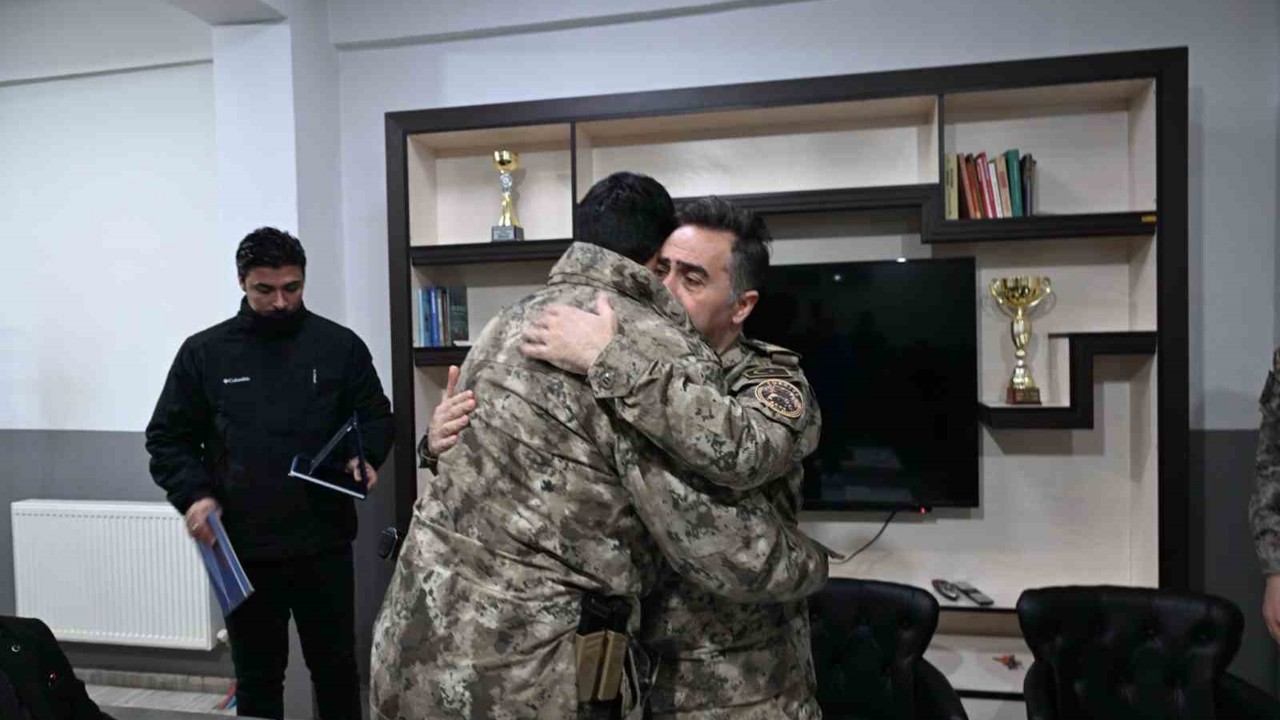 Ağrı Emniyet Müdürü Önder, Özel Harekât personeliyle iftarda bir araya geldi
