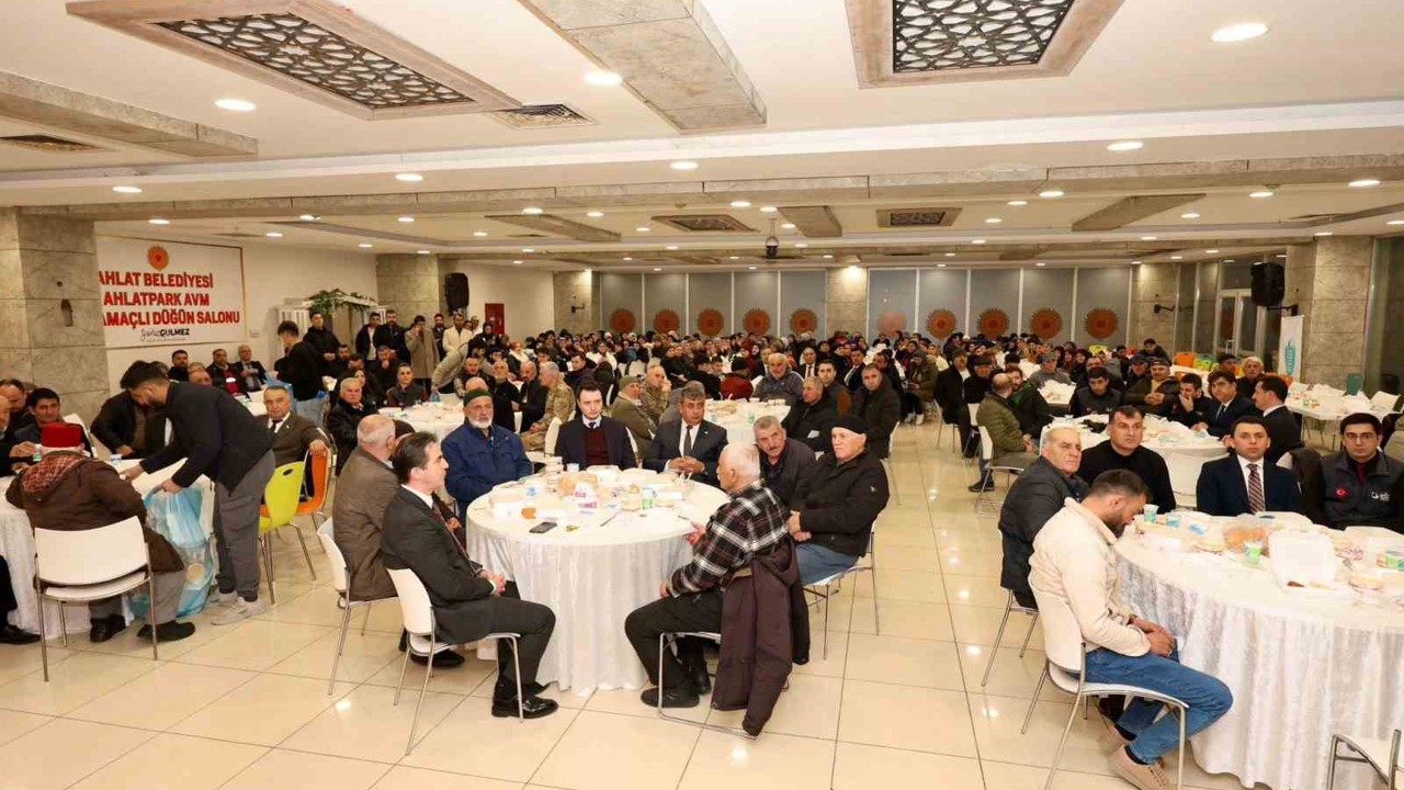Ahlat’taki Ahıska Türkleri iftar sofrasında bir araya geldi
