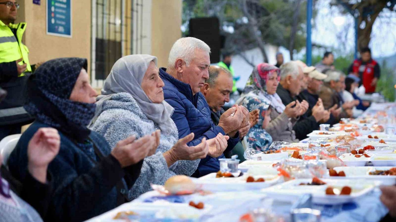 Didim Belediyesi Batıköy’de iftar sofrası kurdu

