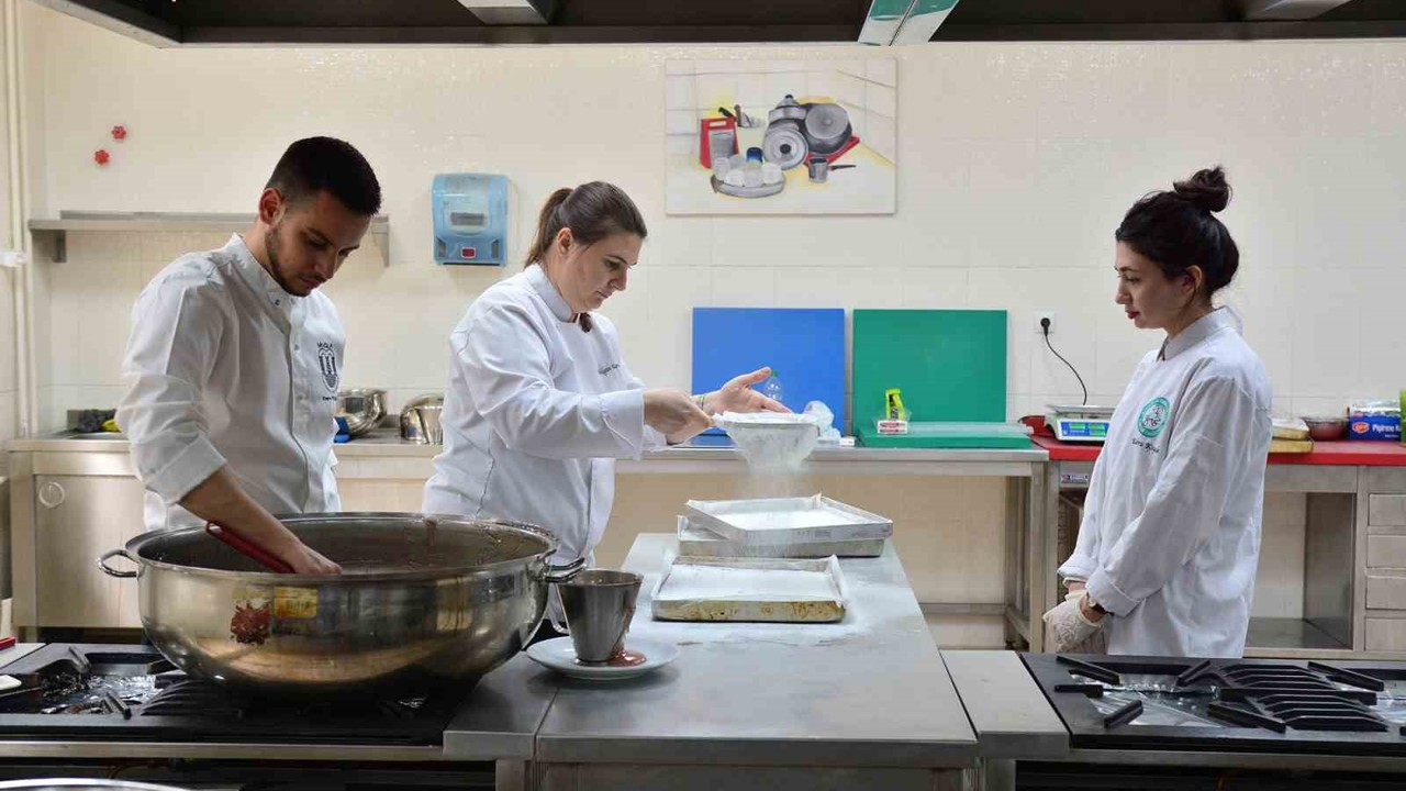 Gastronomi öğrencilerinden özel lokum üretimi
