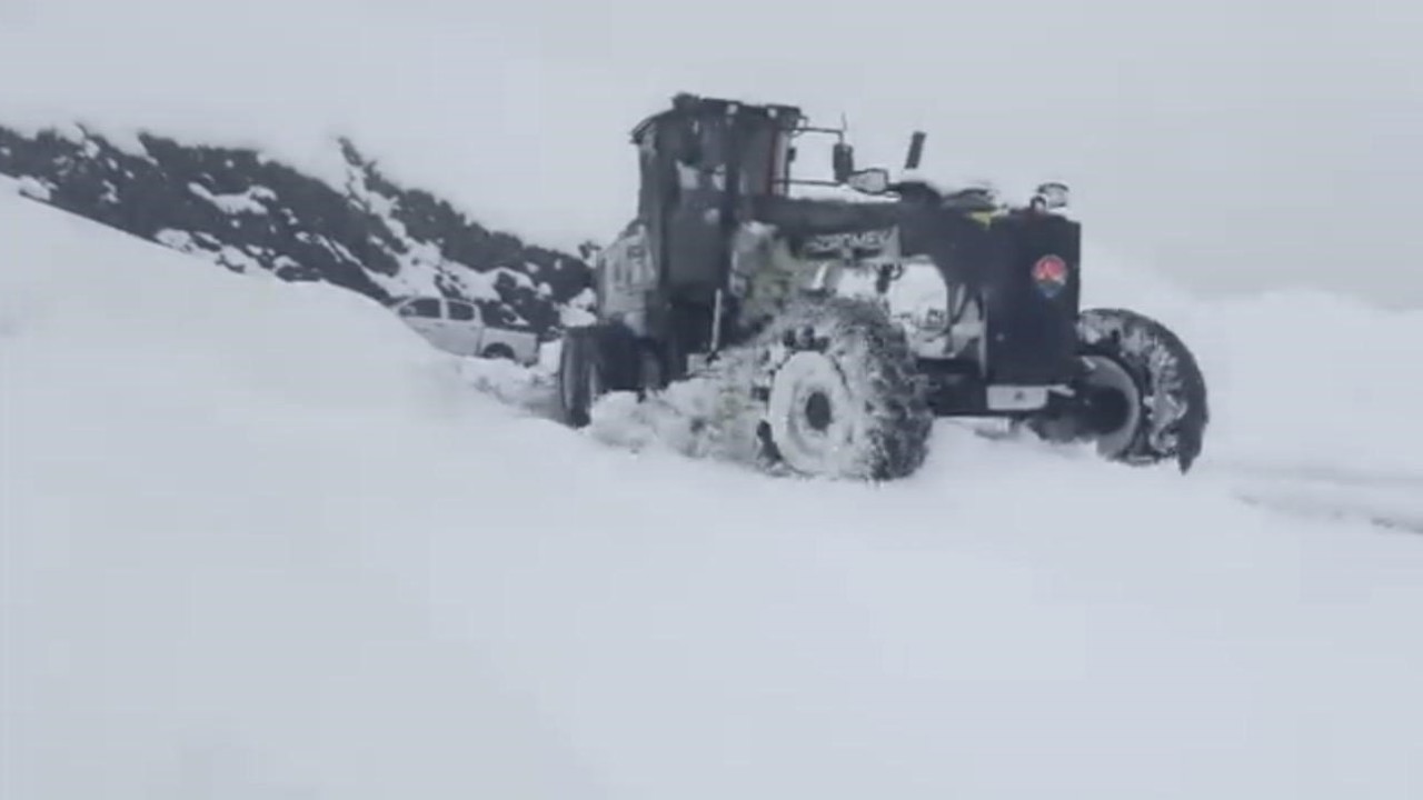 Şırnak’ta ekiplerin kar mesaisi
