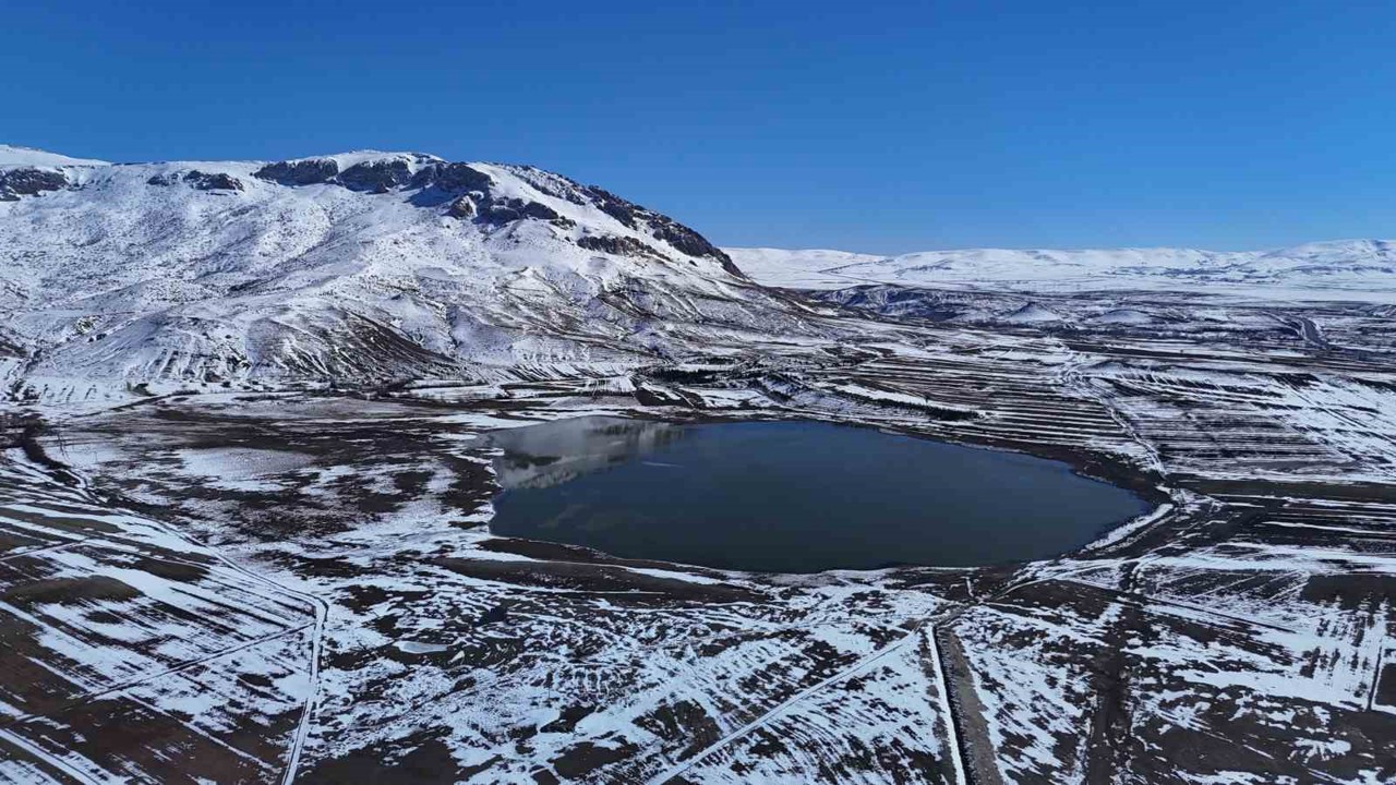 Bir dönem tamamen kuruyup beyaz örtüyle kaplanmıştı, yeniden su tuttu
