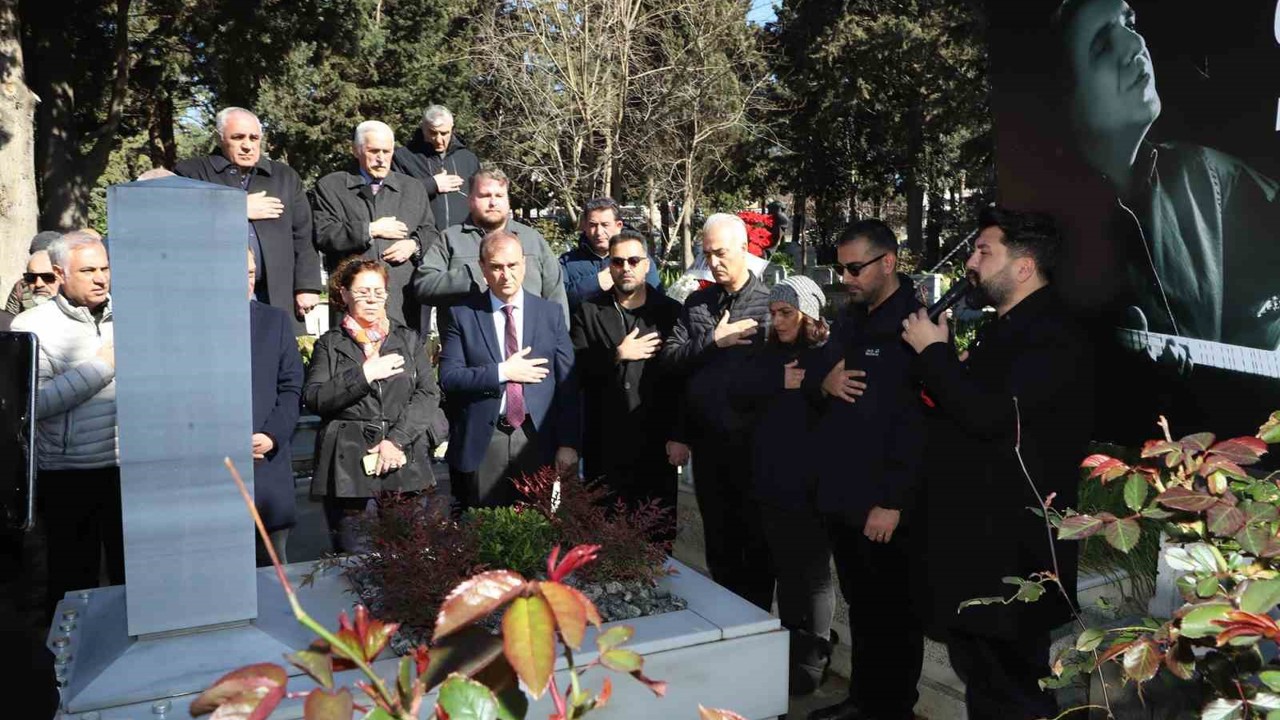 Emre Saltık, vefatının 9. yıl dönümünde kabri başında anıldı
