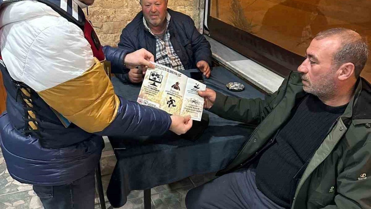 Jandarmadan vatandaşlara siber güvenlik bilgilendirmesi
