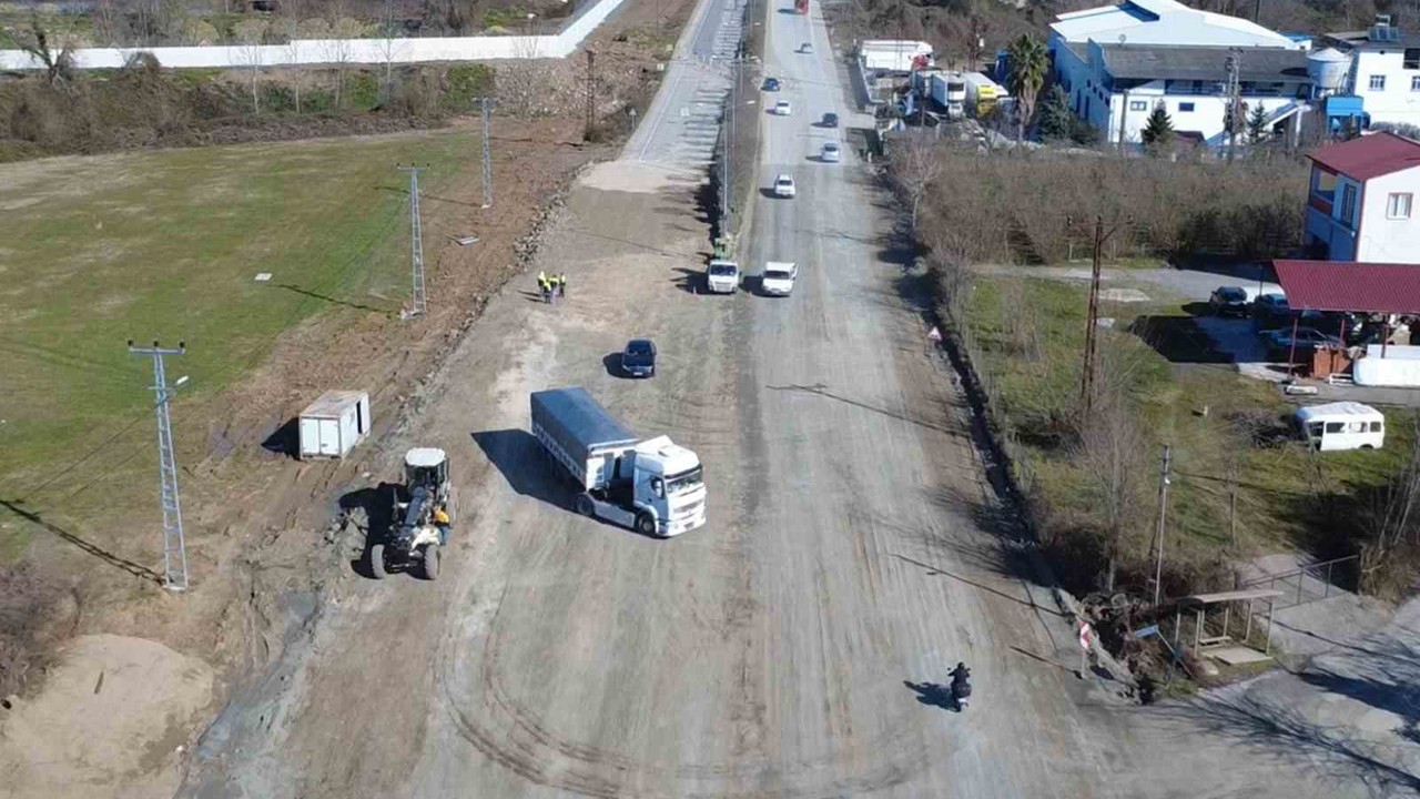 Çarşamba-Ayvacık karayolunda çalışmalar sürüyor
