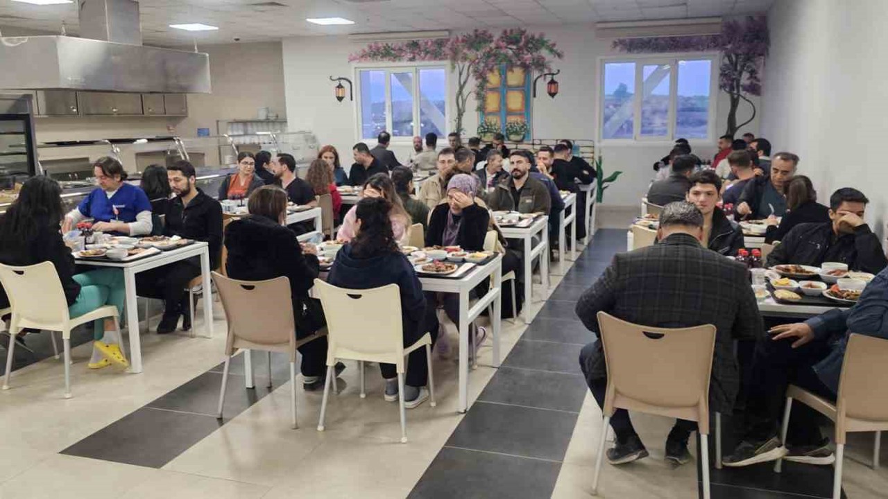Defne Devlet Hastanesi personeli iftar programında bir araya geldi
