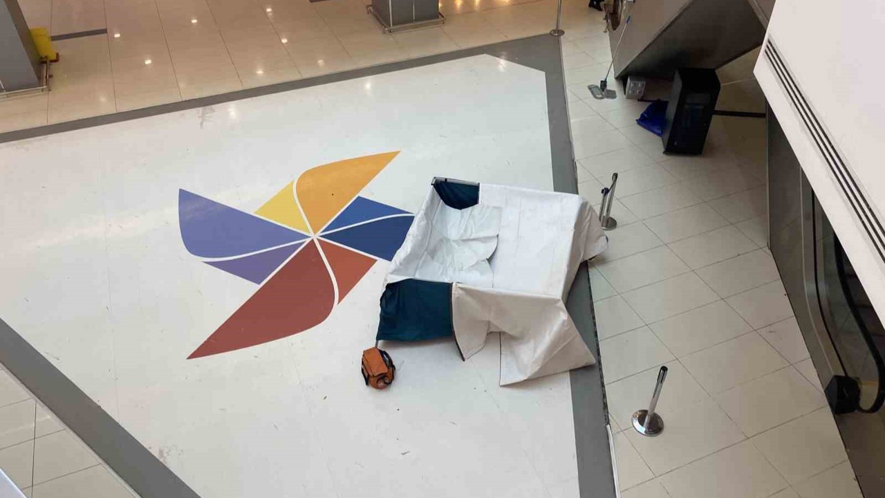 Bursa’da AVM’de esrarengiz ölüm
