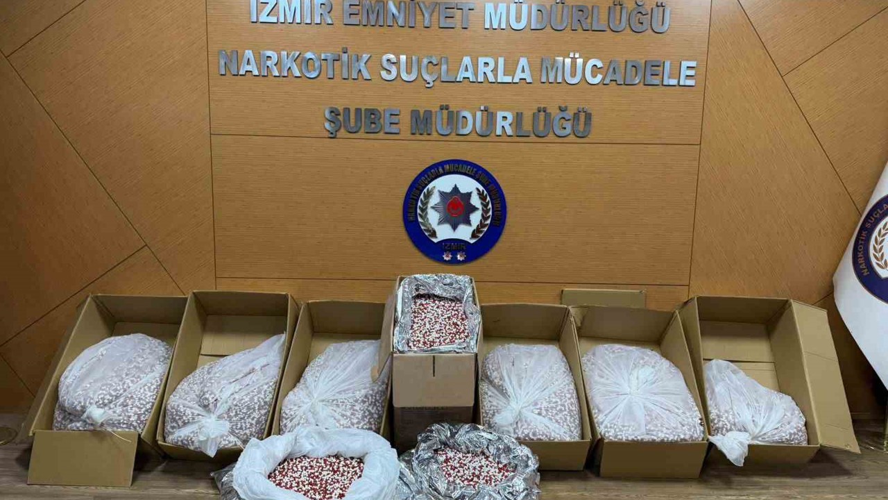 İzmir’de narkotik polisi 356 bin uyuşturucu hap yakaladı
