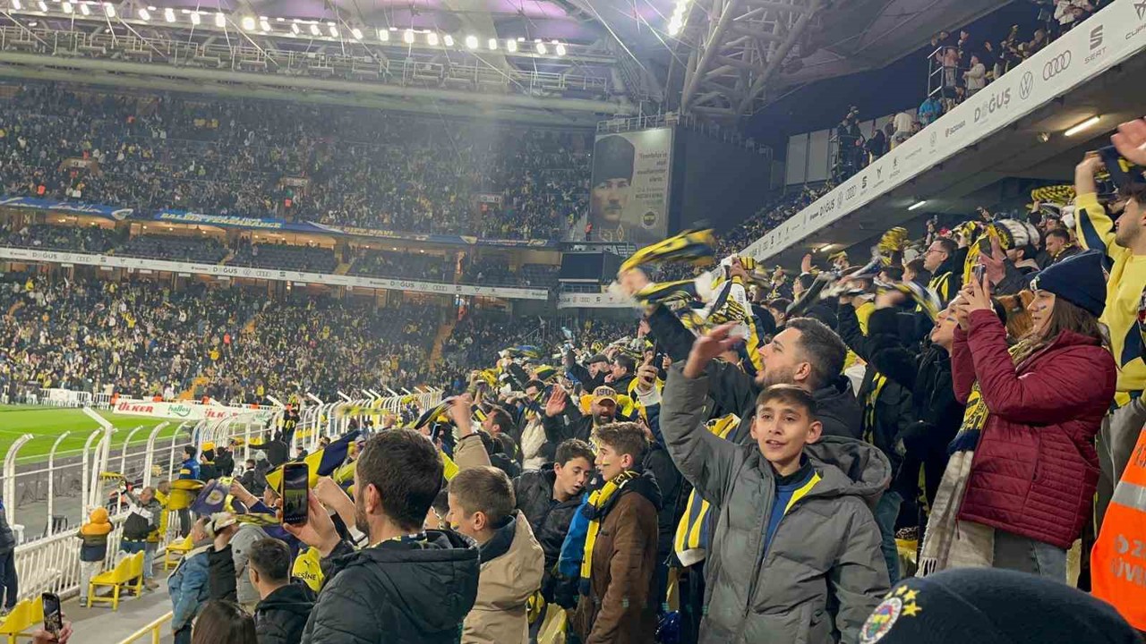 Depremzede gençler süper lig maçlarında moral buldu
