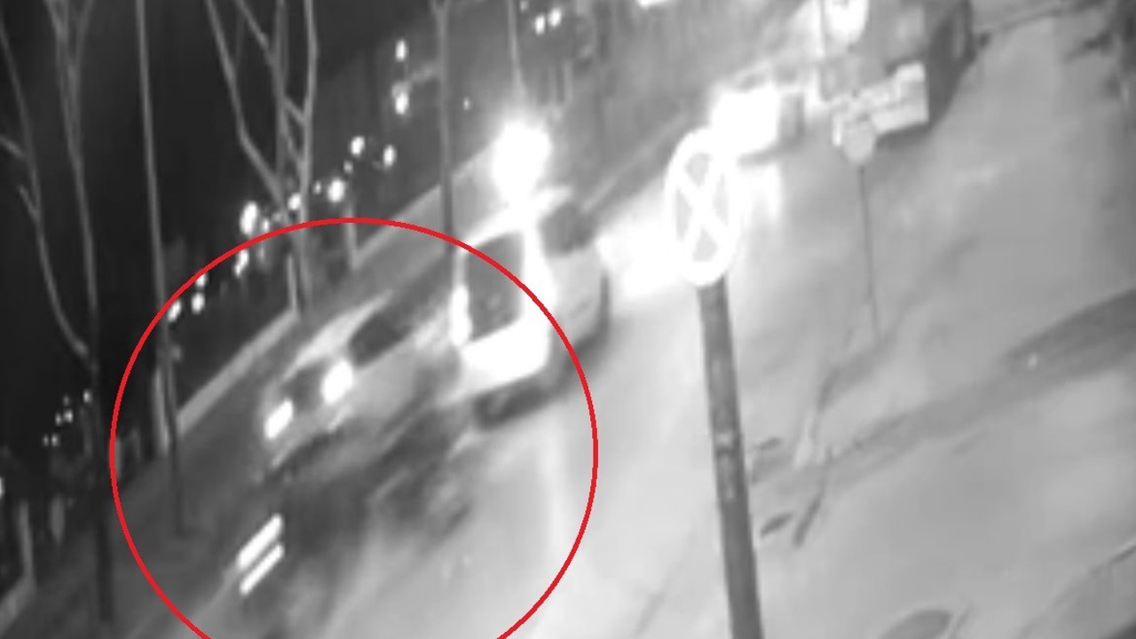 Bursa’daki feci kaza kameraya yansıdı... İkiye bölünen araçtan kurtuldu
