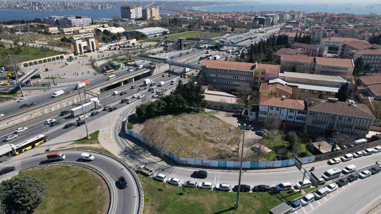 Avcılar’da 7 yıldır yaptırılmayan cami akıbetini bekliyor
