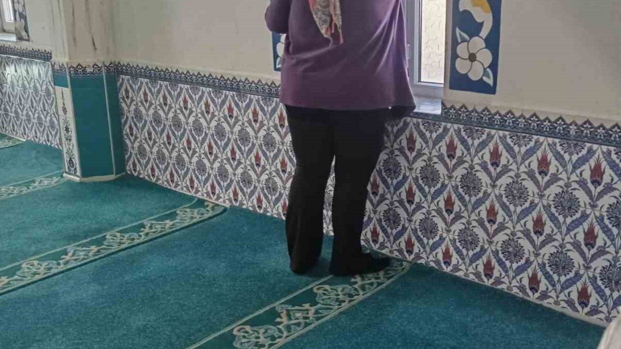 Germencik’te vatandaşların ibadeti için camilerde temizlik sürüyor
