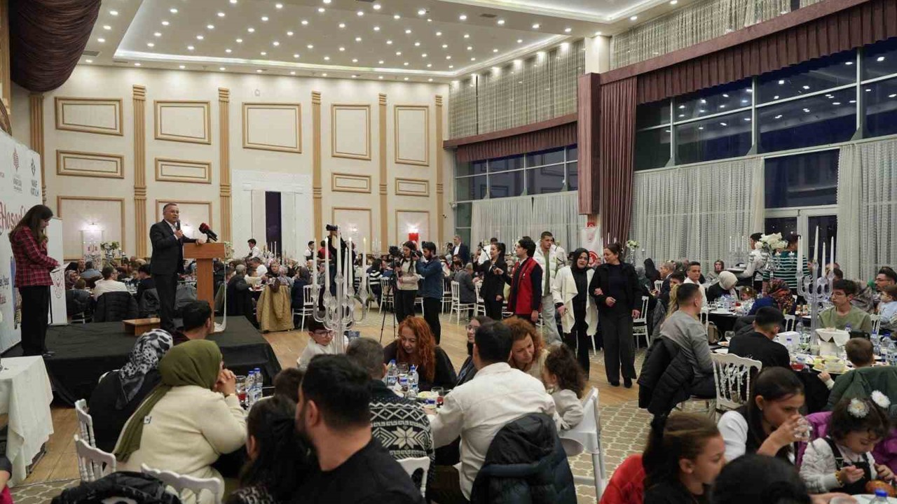 Gaziantep’te koruyucu aileler ve çocukları iftarda buluştu
