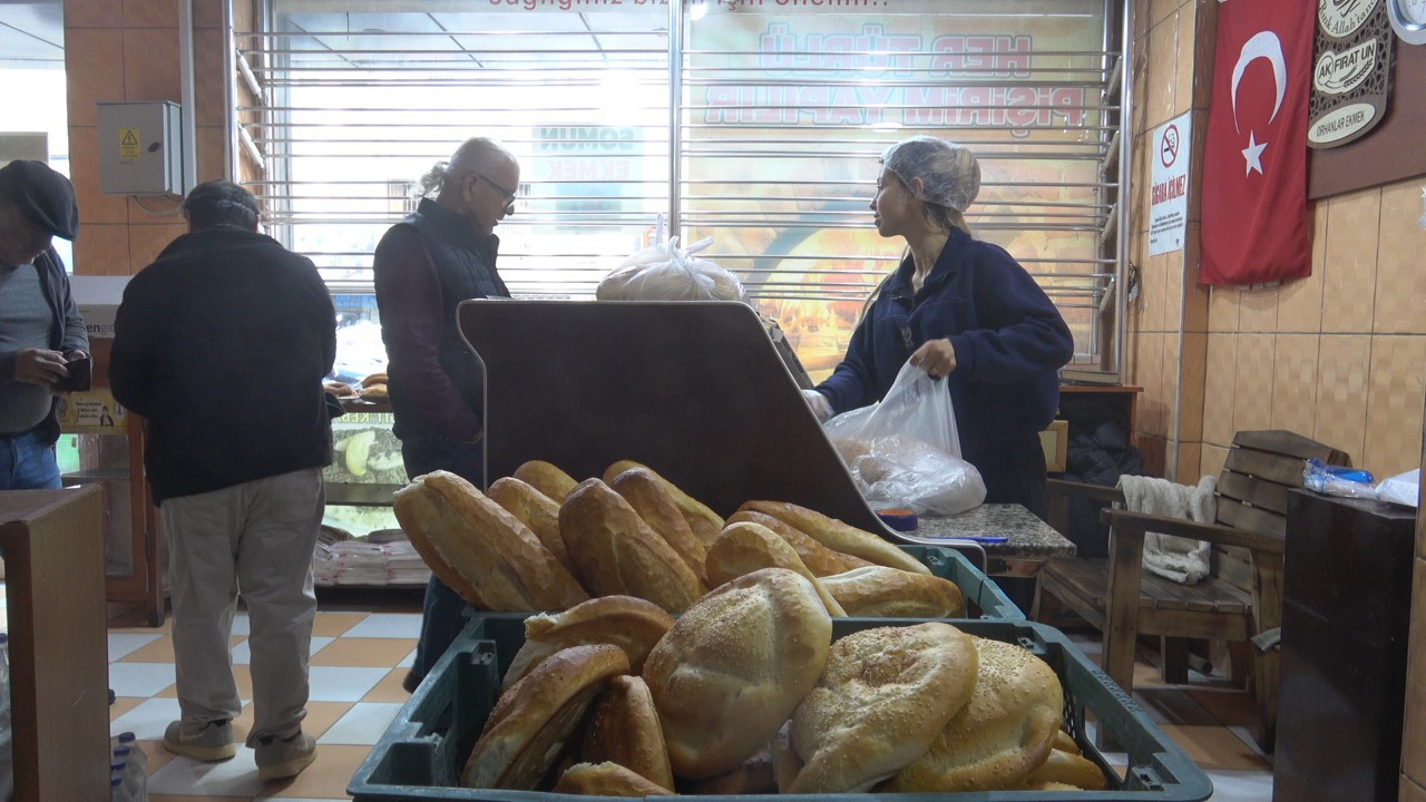 Ramazan ayında zam yapmayan fırıncı ekmeği ve pideyi 10 TL’den satıyor
