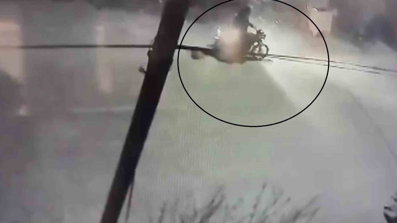 Motosikletle gelip, borçlusunun evine kurşun yağdırdı
