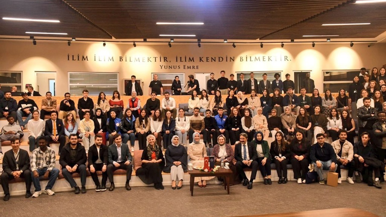 Gençlik ve Spor Bakan Yardımcısı Gürsoy, Eskişehir’de öğrencilerle buluştu
