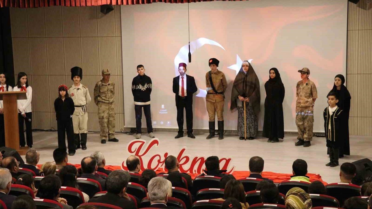 Oltu Mehmet Akif Ersoy Ortaokulu’nda, İstiklal Marşı’nın kabulü ve Mehmet Akif Ersoy’u anma programı
