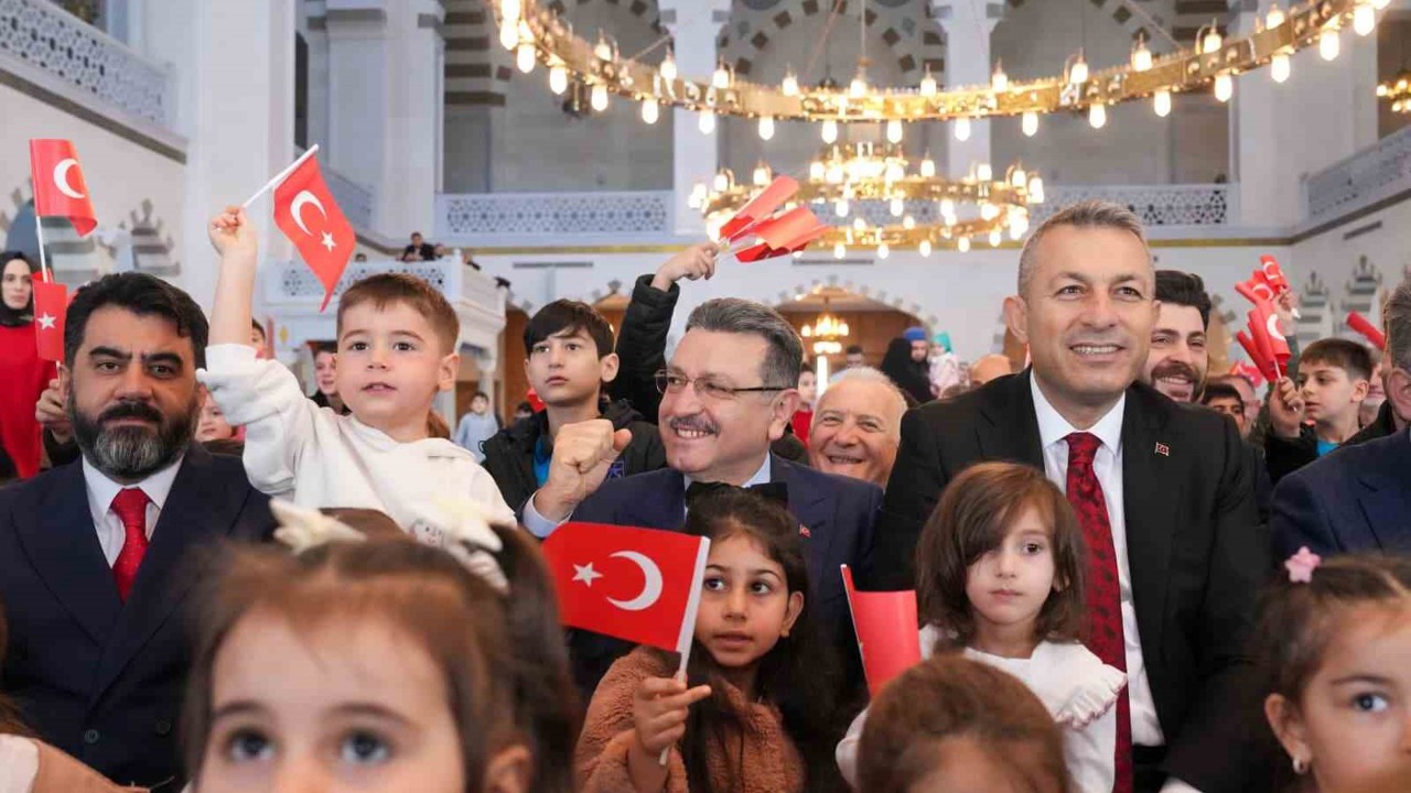 Hanife Hatun Camii çocuklarla şenlendi
