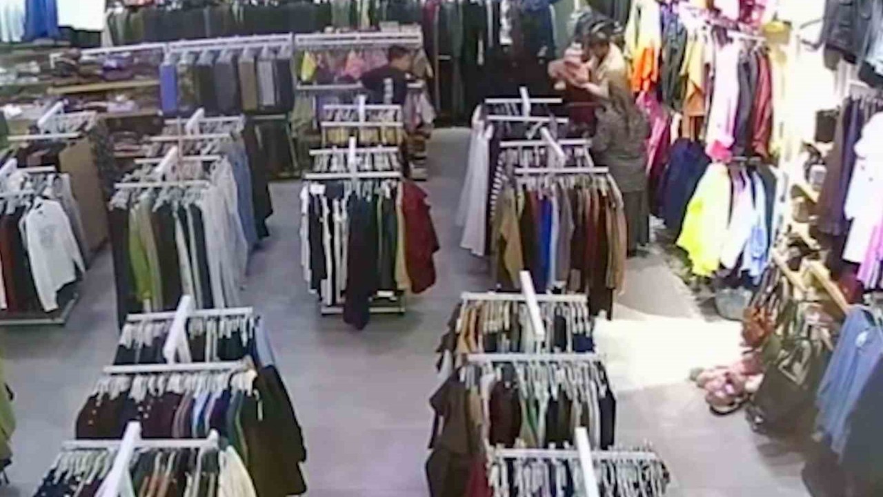 Soğukkanlı esnaf bebeği hayata bağladı
