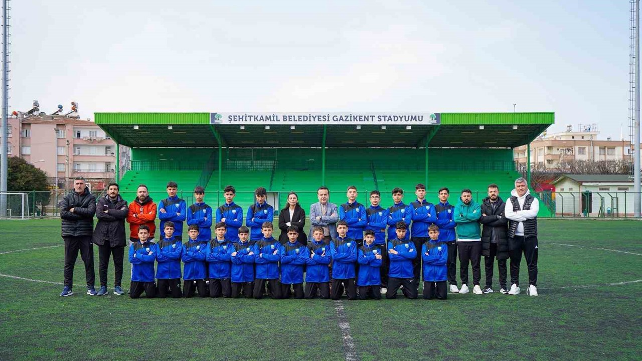 Şehitkamil Belediyespor U14 Takımı Türkiye Şampiyonası için Şanlıurfa’ya uğurlandı
