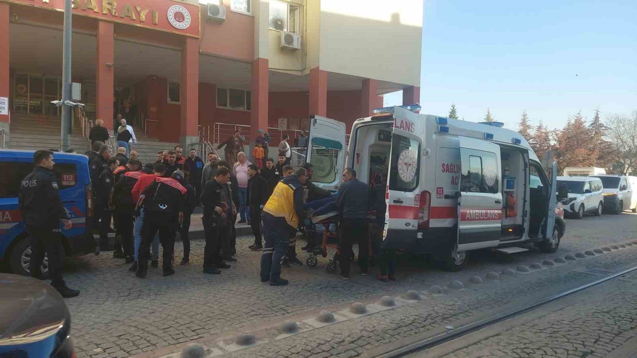 Adliye önünde kalbinden bıçaklanarak öldürülen Emrah’ın amcası konuştu
