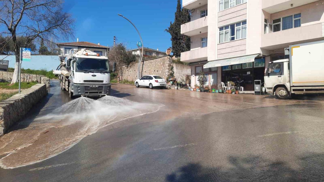 Dilovası’nda cadde ve pazar yerlerinde Ramazan ayı temizliği
