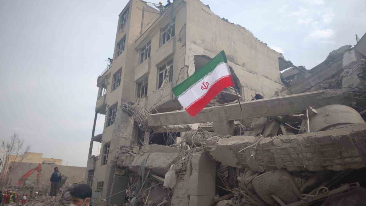 İran’da 40 kişinin hayatını kaybettiği Risalet Meydanı yerle bir oldu
