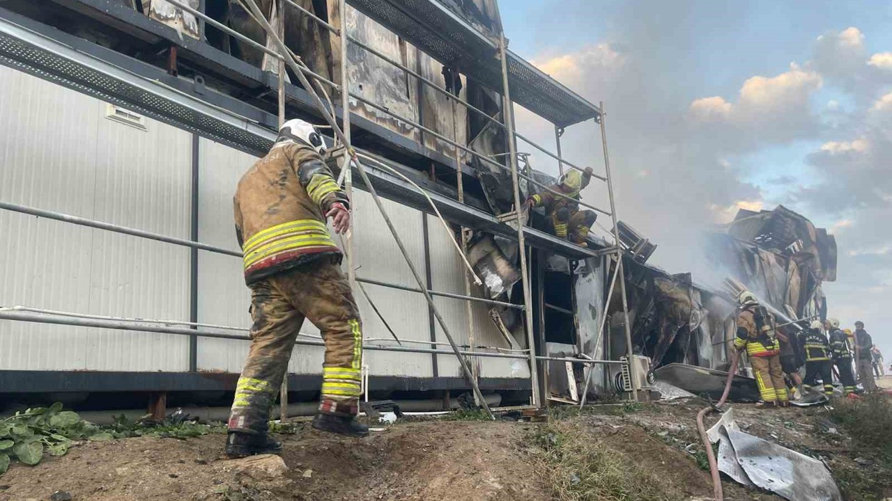 Konteyner yatakhane alevlere teslim oldu
