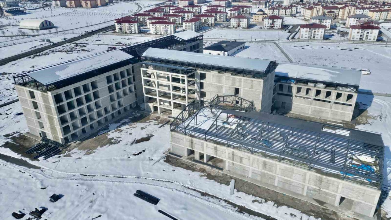 Ağrı’da  deprem izolatörü bulunan ilk hastane hizmete hazırlanıyor
