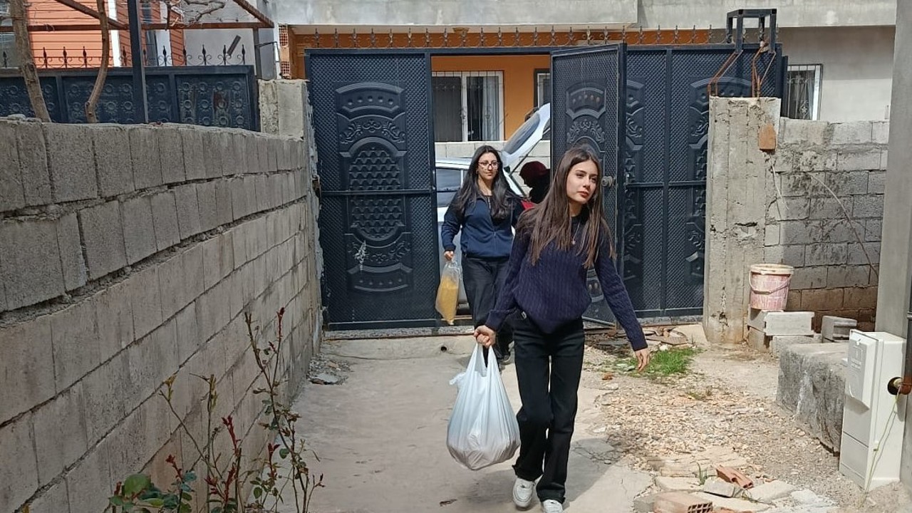 Öğrencilerden örnek dayanışma projesi: "Bir sınıf, bir aile"
