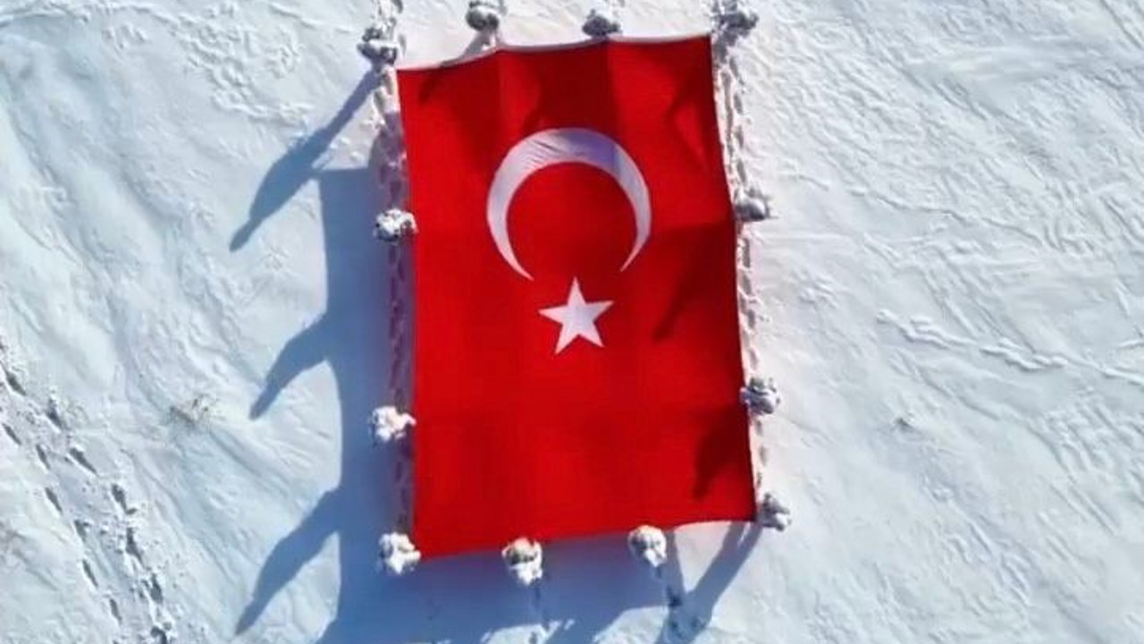 Van’da jandarma personelinden anlamlı yürüyüş
