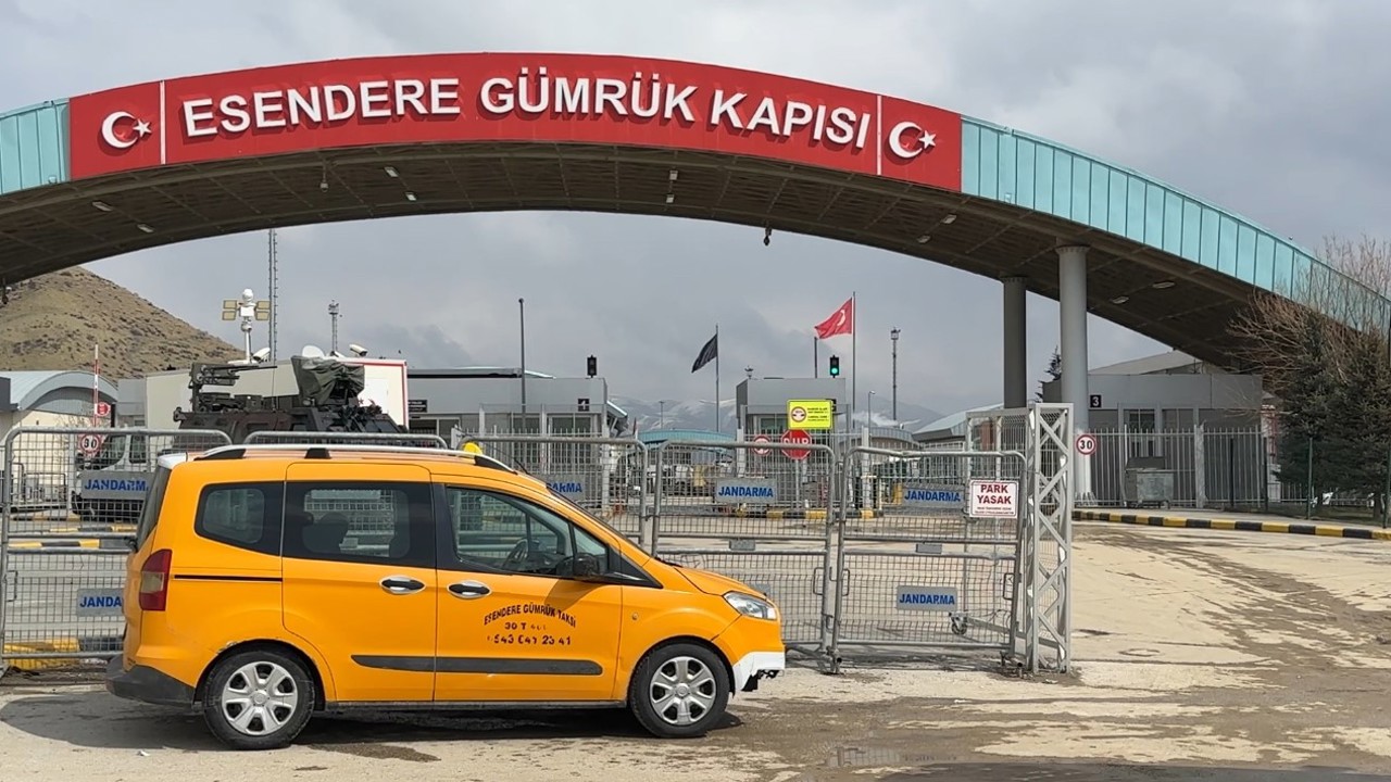 Esendere Sınır Kapısı’nda sessiz bekleyiş sürüyor
