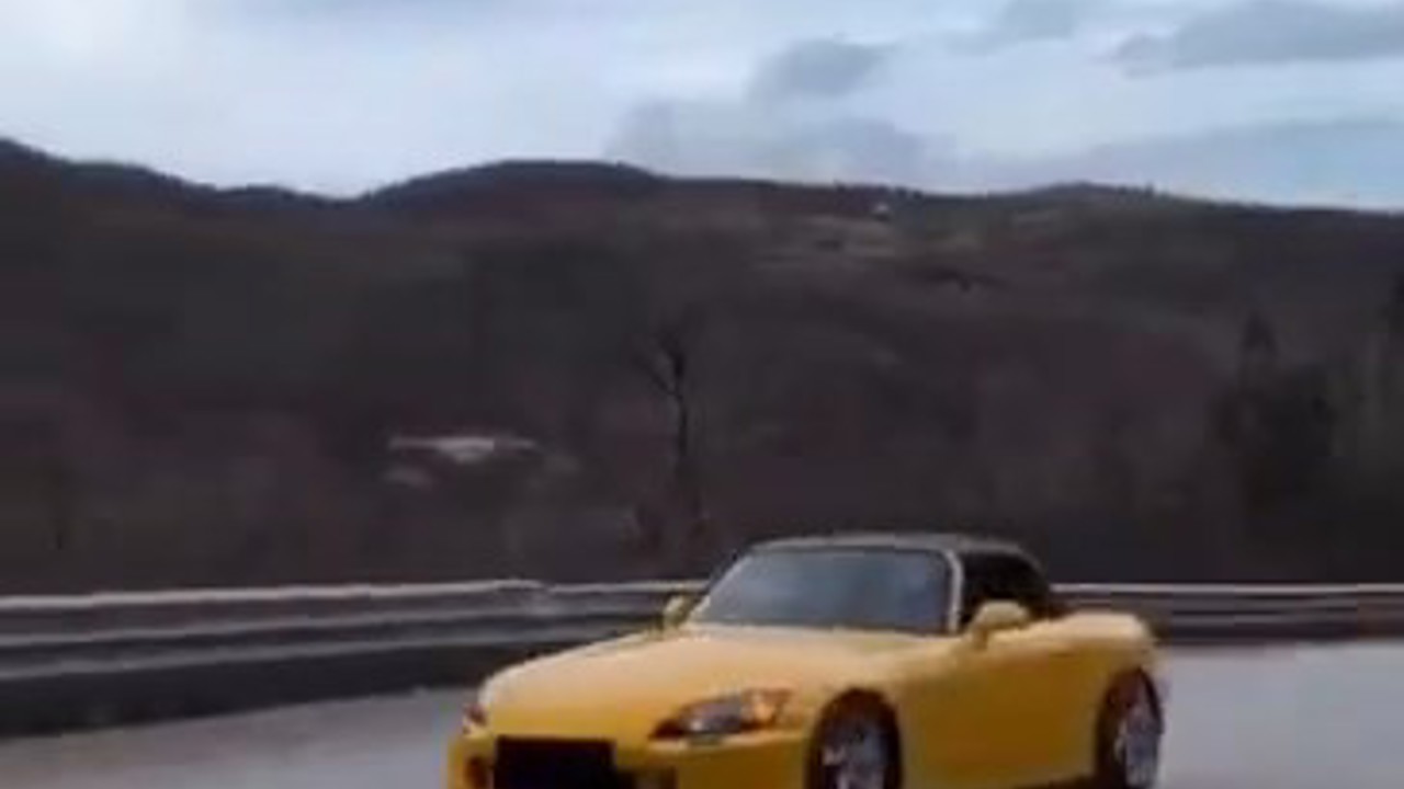 Drift atan otomobil, sosyal medya devriyesine takıldı
