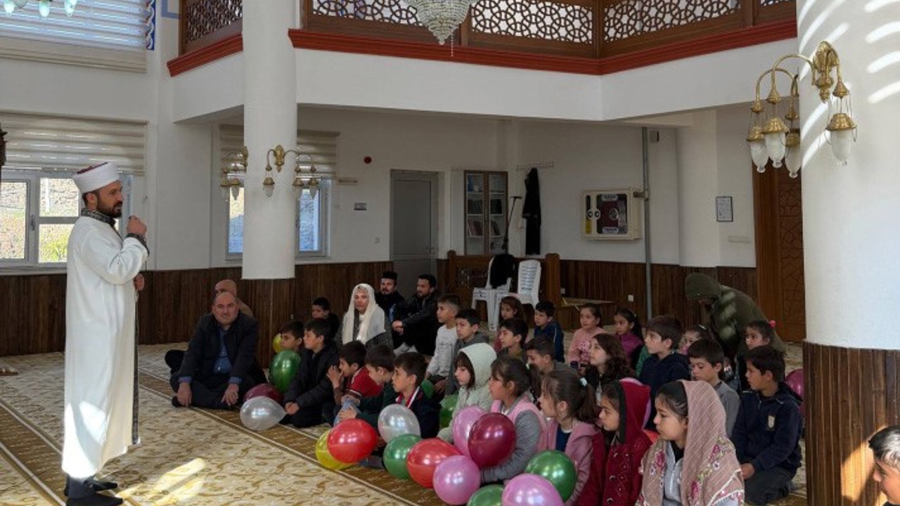 Anamur’da çocuklar camilerde manevi değerleri öğreniyor
