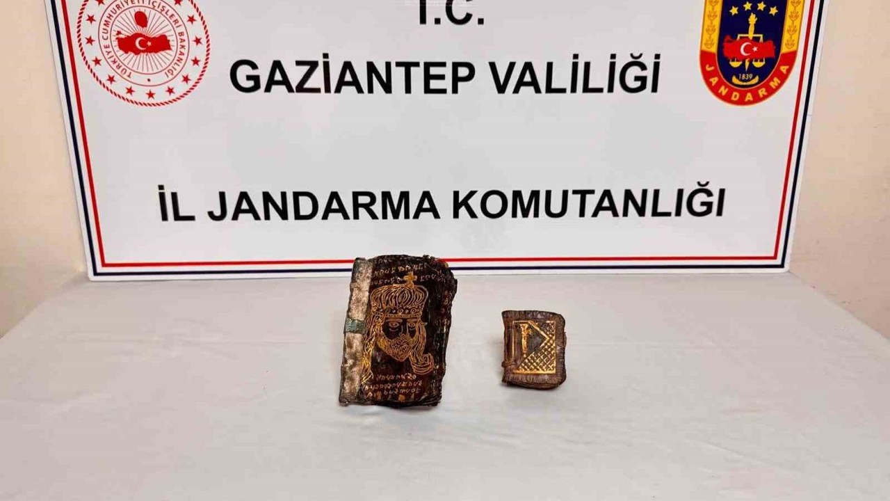 Gaziantep’te altın yazmalı 2 kitap ele geçirildi: 1 gözaltı

